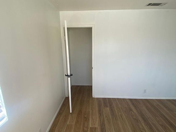 4th image of 978 W 5th St