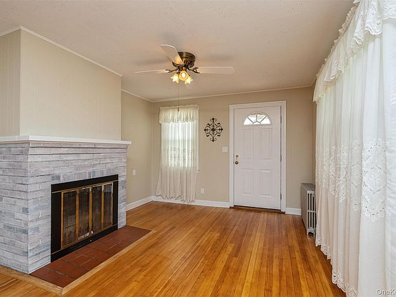 4th image of 27 Litchfield Avenue