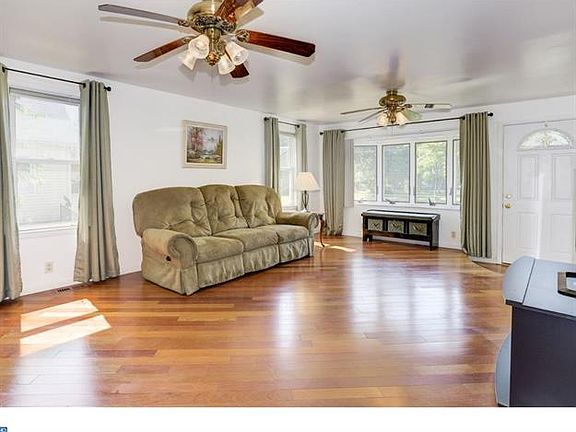 4th image of 32 Washington Ave