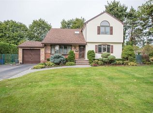 4 Ott Pl, Commack, NY 11725
