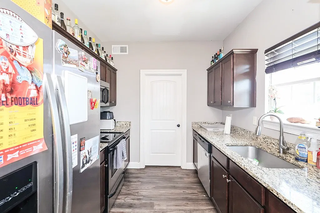 4 bed, 4.5 bath, 1885 sqft, $3,000 — Photo 4