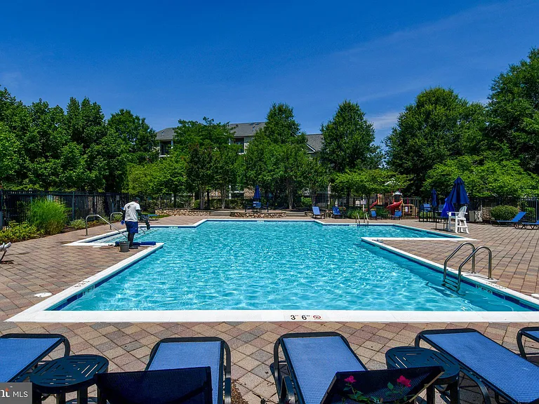5121 Travis Edward Way #J — Photo 25