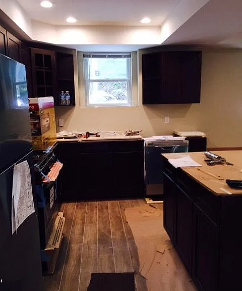 328 E Broadway — Photo 17
