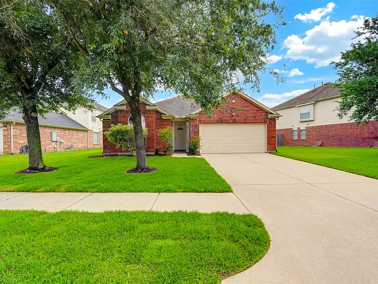 14027 Coveney Dr — Photo 2