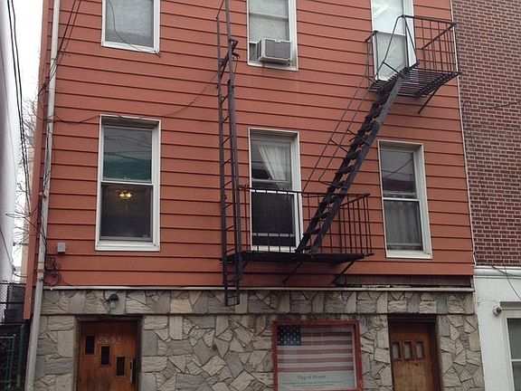 4th image of 2412 31st St