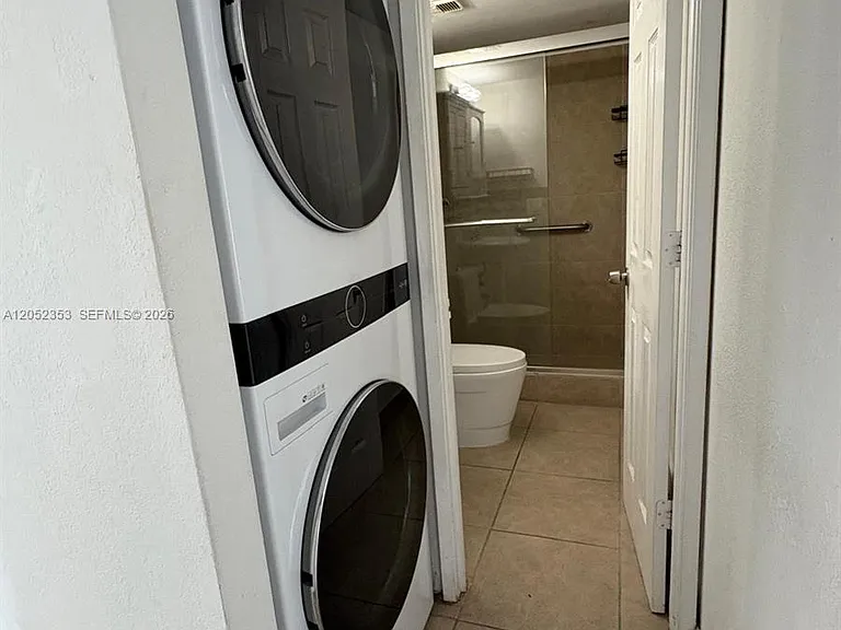600 NE 36th St #714 — Photo 8