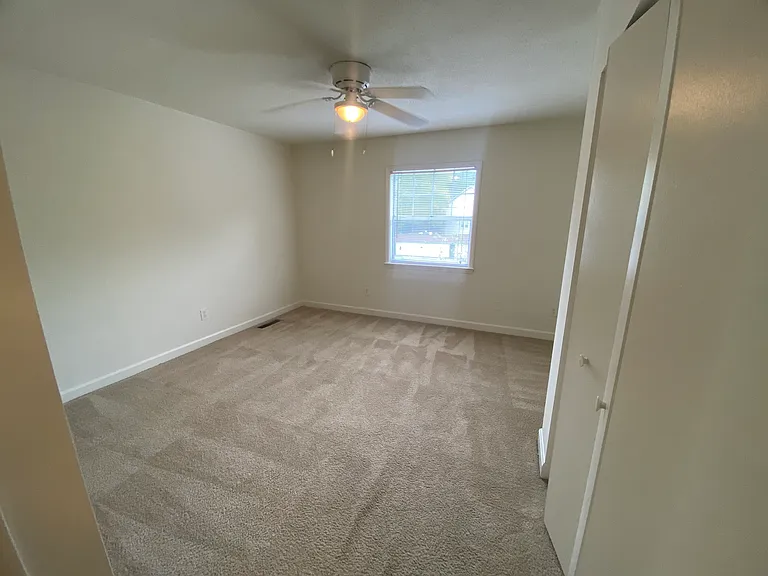 Avery Close Condominiums — Photo 88