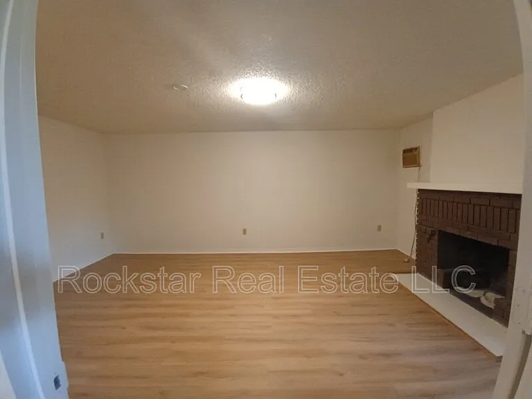 1739 W 10th Ave — Photo 11