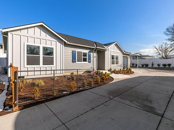 4th image of 687 Nobility Dr