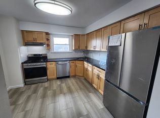 250 Meadow Ln, Secaucus, NJ 07094