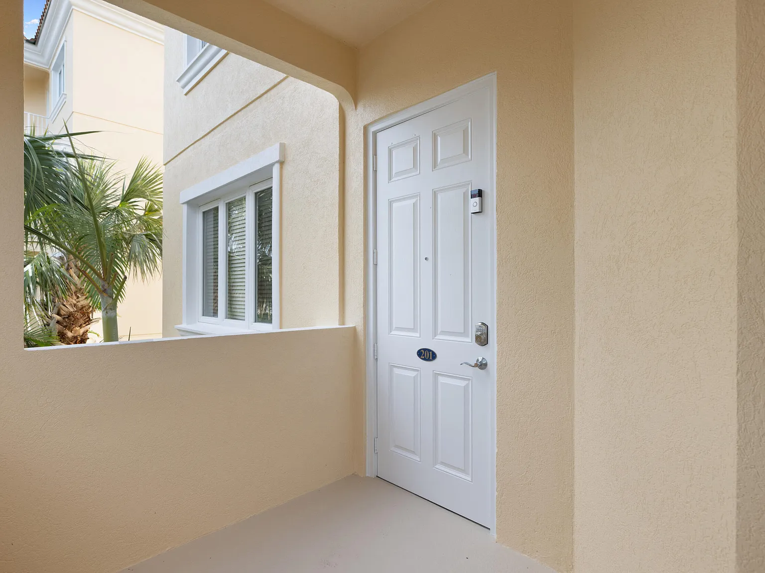 2 bed, 2.0 bath, 1989 sqft, $4,500 — Photo 3