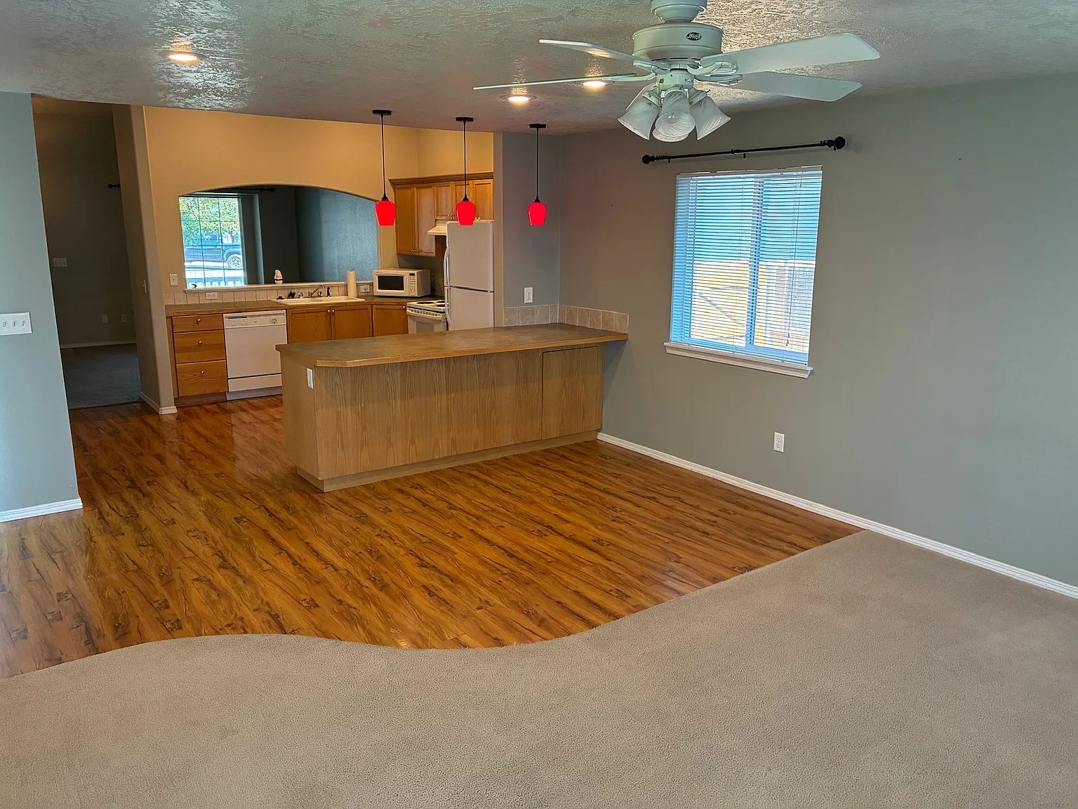 3 bed, 1510 sqft, $2,400 — Photo 4