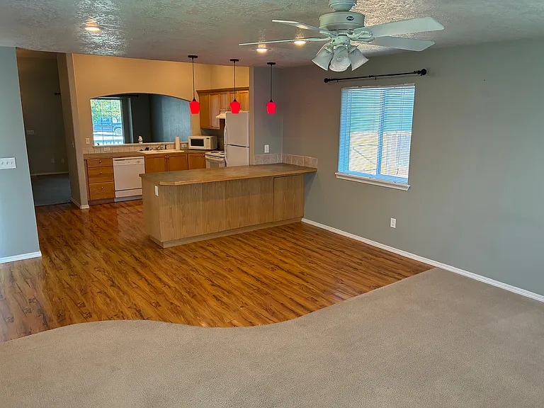 3482 S Virginia Ave — Photo 4