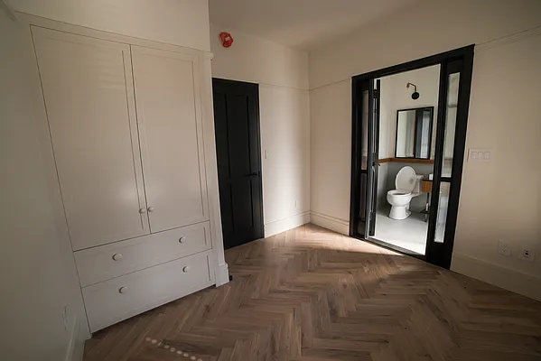 Rented by Living Room NY Corp | media 27