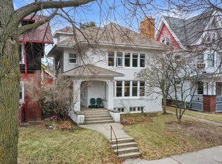 3007 N Farwell Ave, Milwaukee, WI 53211