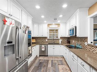 11521 Carriage Dr, Yukon, OK 73099