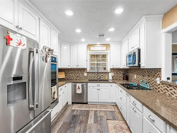 11521 Carriage Dr, Yukon, OK 73099