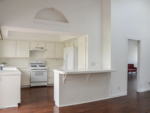 5th image of 2321 E Waterby St