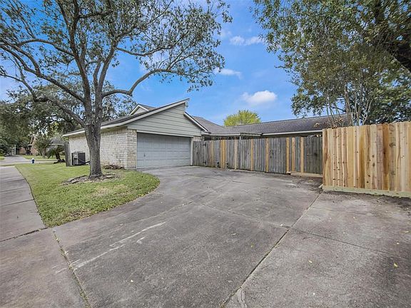 5th image of 10702 Sagerock Dr