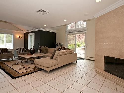 4th image of 39 Arbor Ln