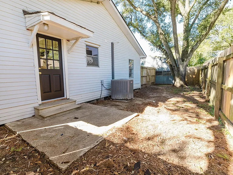 2518 Daugherty St — Photo 11