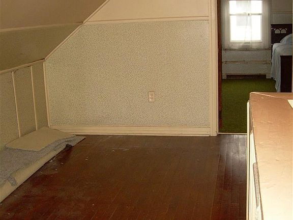 5th image of 1779 Brown St