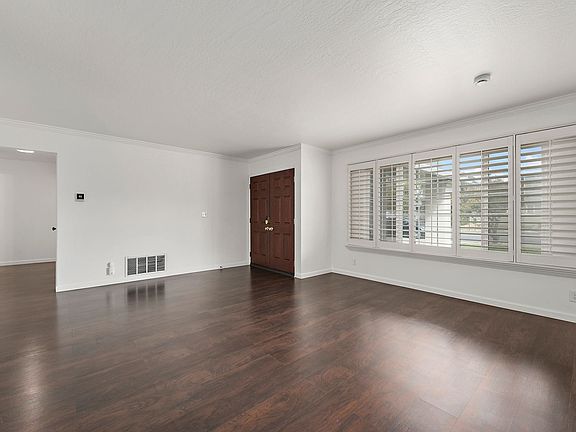 5th image of 414 Conestoga Way