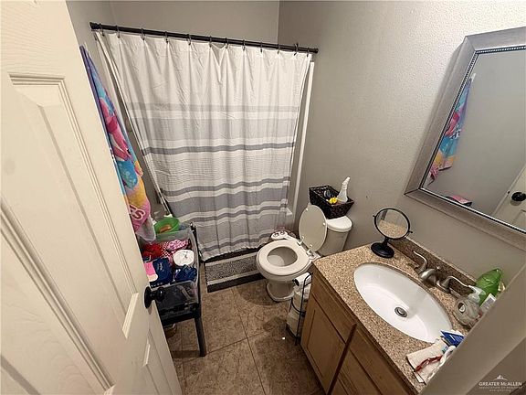 4th image of 806 Holden Rd