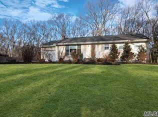 41 Ledgewood Dr, Smithtown, NY 11787