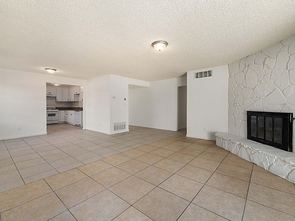 3rd image of 37331 Mahonia Ave