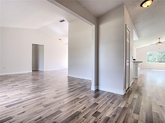 3rd image of 3089 Riverhead Dr