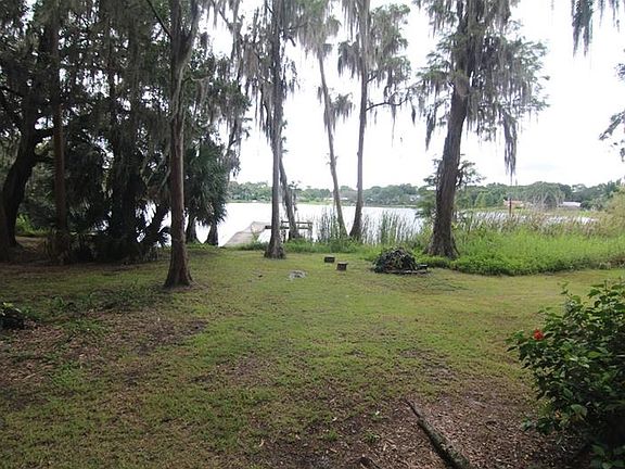 4th image of 10411 Lake Grove Dr