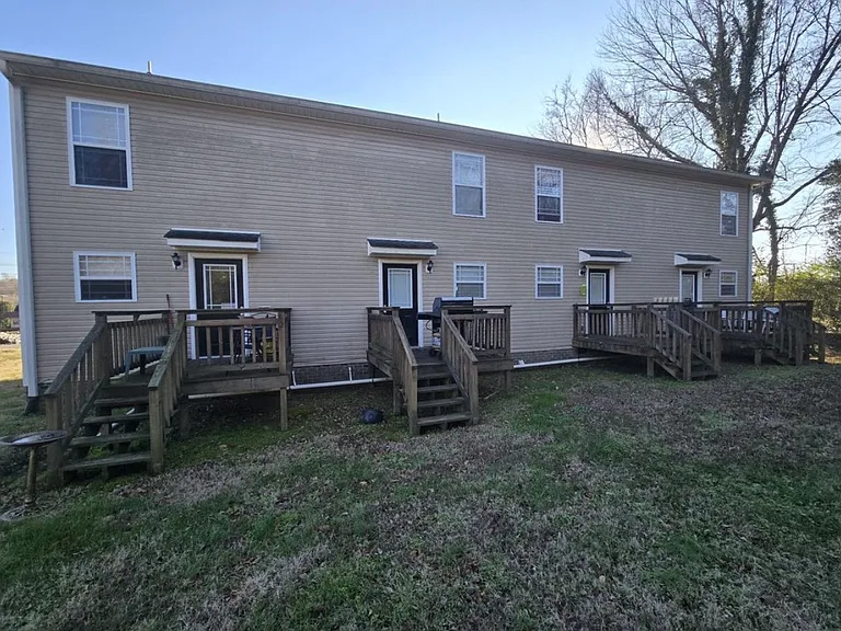 805 E Railroad St #C — Photo 8