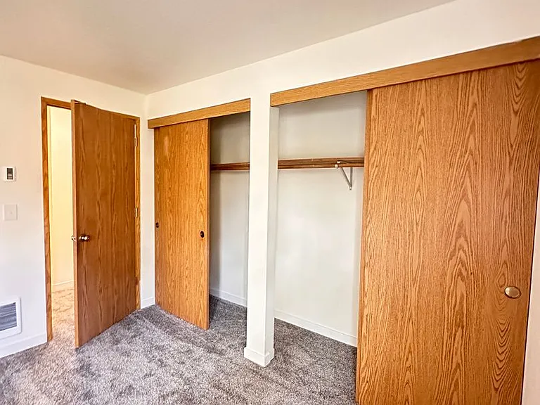 Willow Creek Apartments — Photo 8