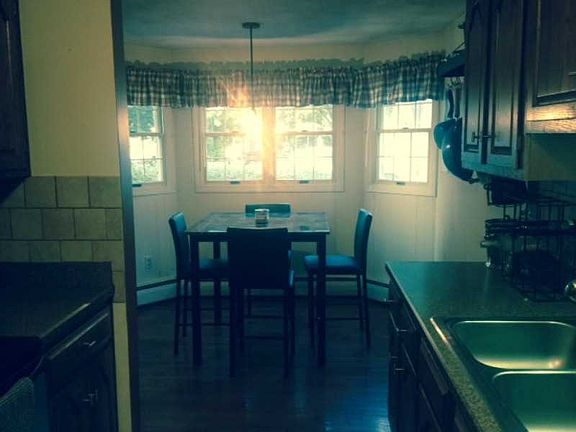 5th image of 49 Arnold Ct #B