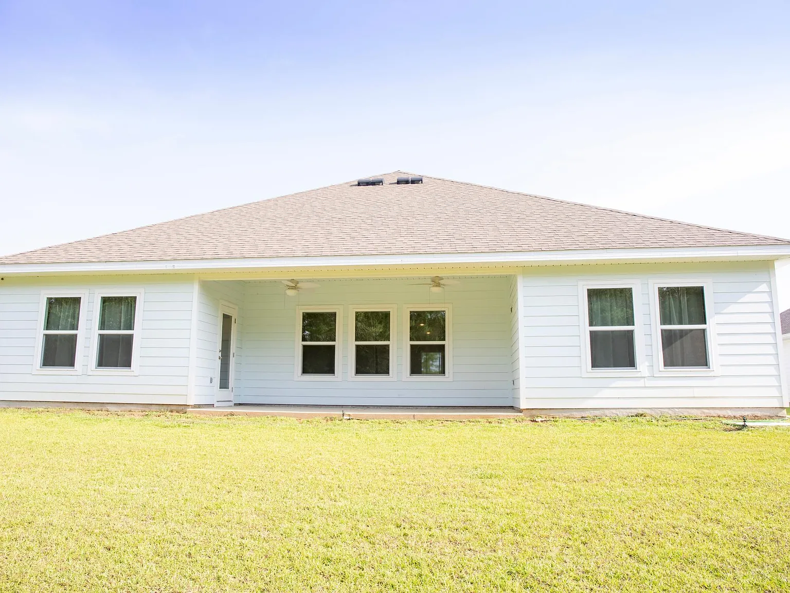 4 bed, 2306 sqft, $3,000 — Photo 2