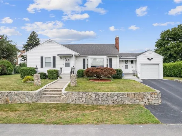33 Dix Ave, Johnston, RI 02919