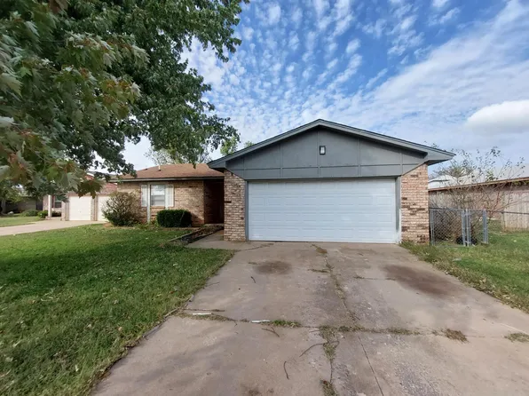 739 W Juniper Dr, Mustang, OK 73064
