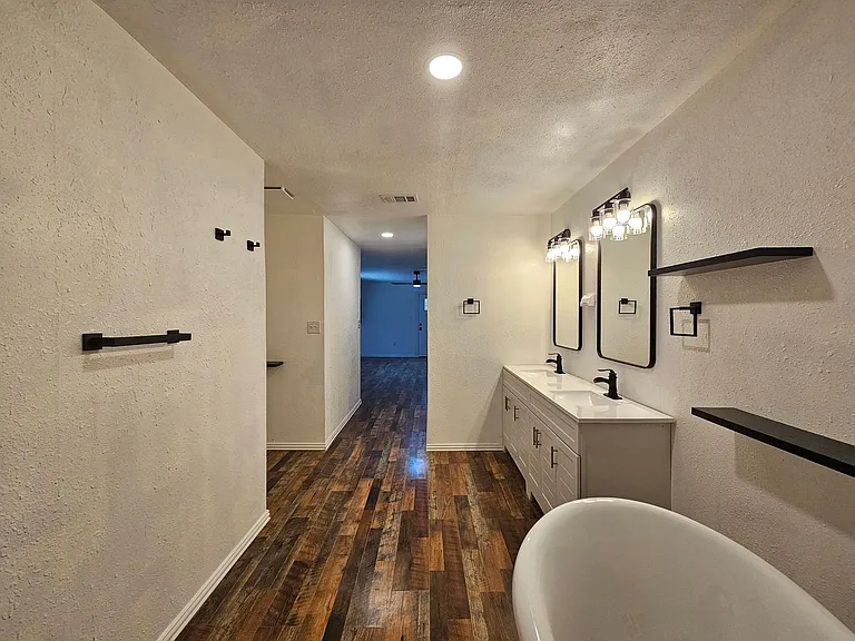 170 Circle Dr — Photo 14