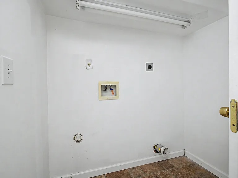 2242 Rosina Dr — Photo 23