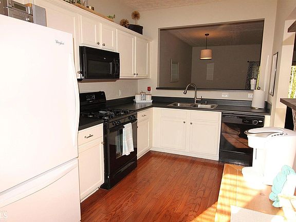 4th image of 61 Pearl Chambers Dr