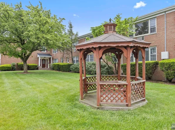 605 Grove St APT E011, Clifton, NJ 07013