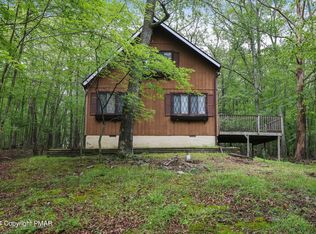 144 Gold Finch Rd, Bushkill, PA 18324