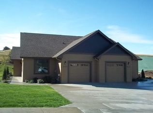 935 NW Valley View Dr, Pullman, WA 99163