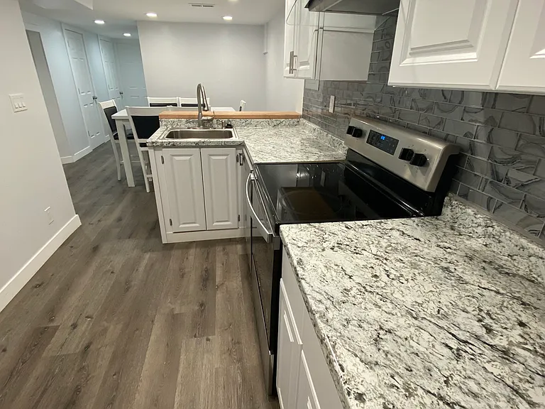 105 N Green Dr #2 — Photo 8