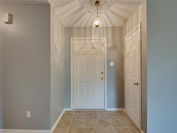 4th image of 406 Sunrise Dr