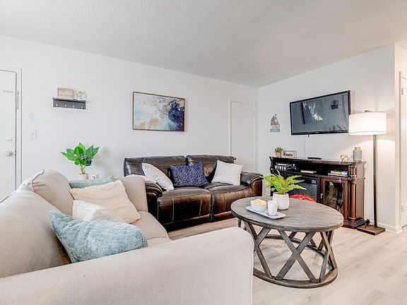 2nd image of 516 19th St #B2
