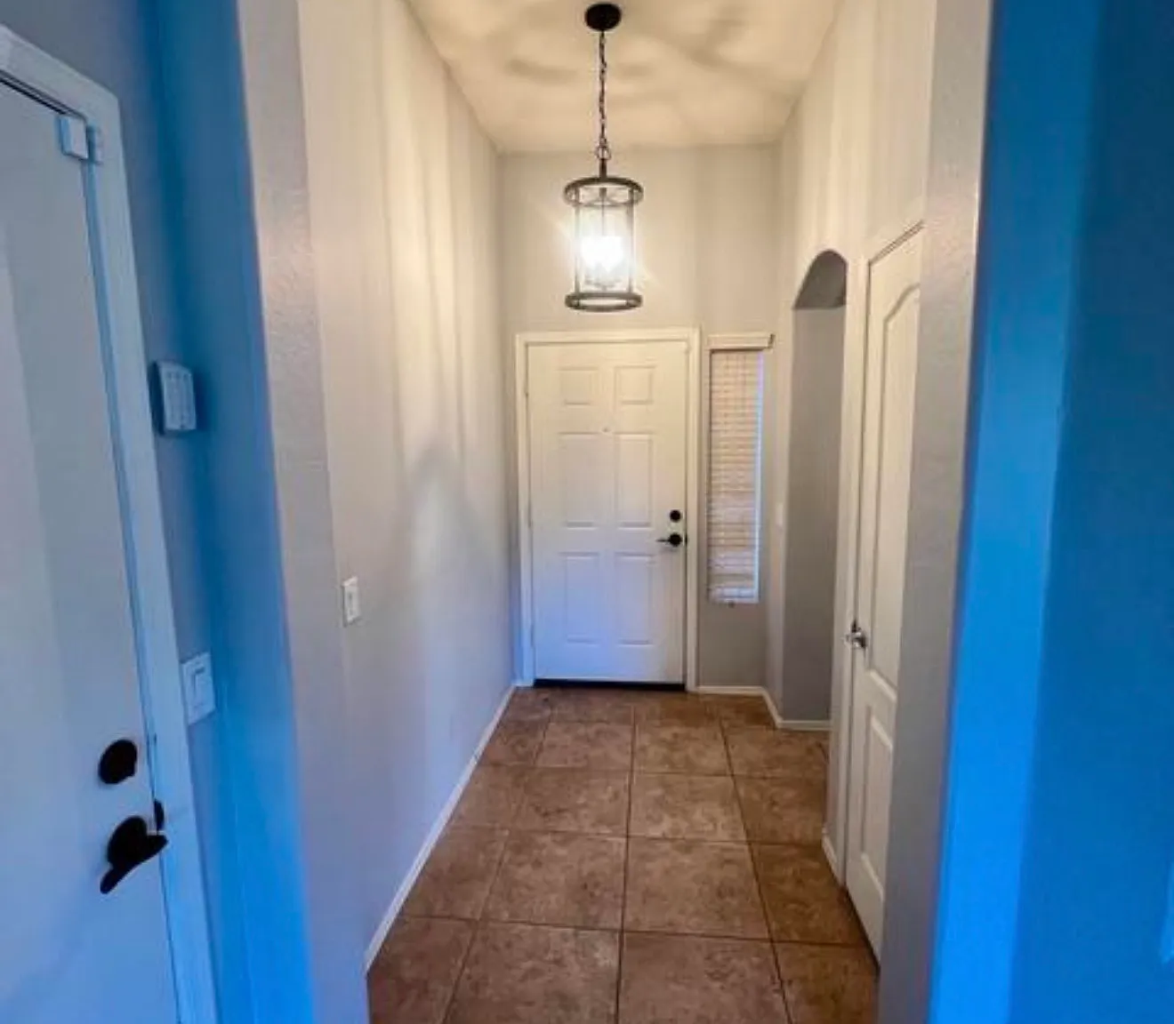 3 bed, 1272 sqft, $2,400 — Photo 2