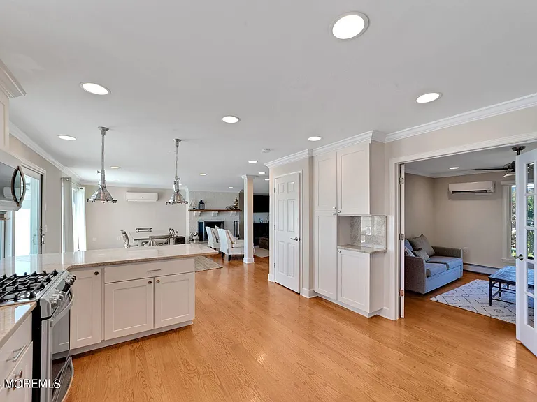 340 Bay Ln — Photo 53
