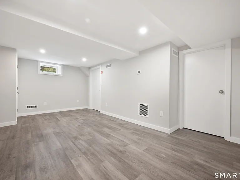 115 E Elm St — Photo 19